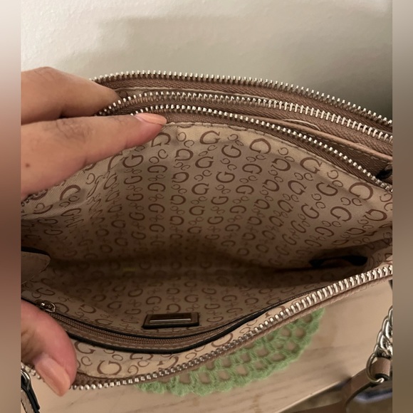 GUESS Dust Pink Crossbody, never used, smoke free home. - Picture 5 of 9